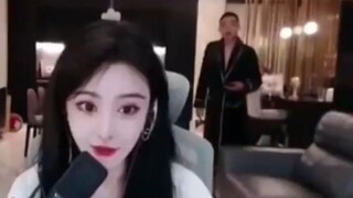 这 T M 的 才 叫 女 主 播 ！