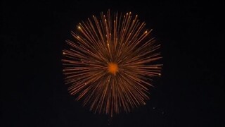 Lihatlah kembang api yang meledak sebanyak 999 kali