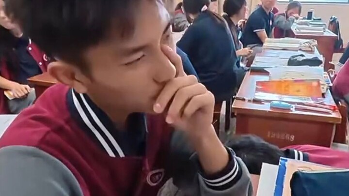Wow, a real-life version of “The School Hunk Declared His Love to Me and the Whole Class Went Wild”