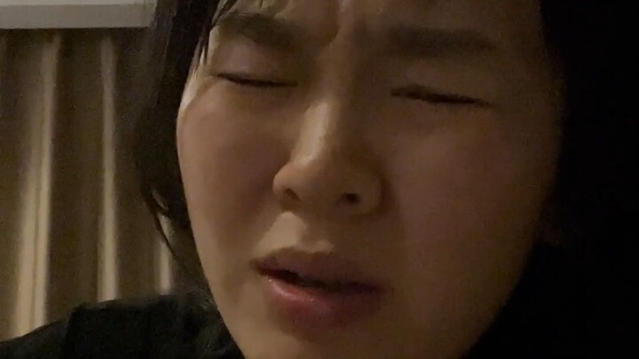 Bị người đàn ông phản bội khiến nửa đêm không ngủ được, cảm xúc dâng trào