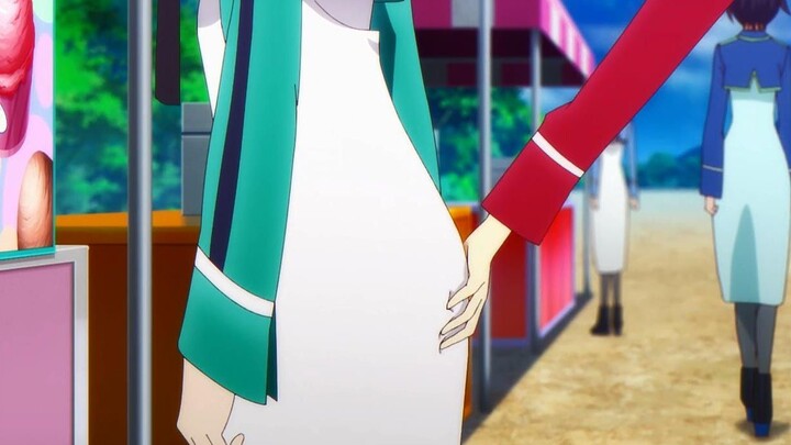 The girl was suddenly touched on the butt