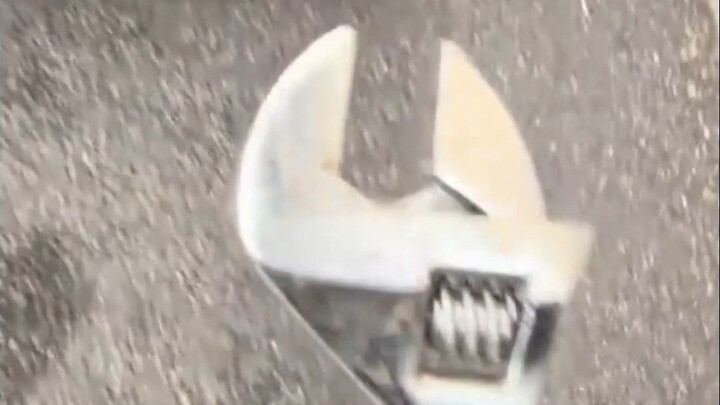 «شو هالشي؟ اضرب عليه!»