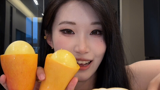 Is that fruit salad that’s all over the internet really delicious…?