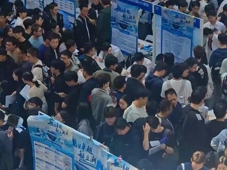 Chẳng trách sinh viên ngày nay khó tìm được việc.