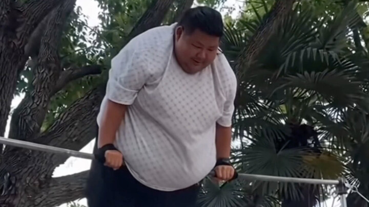 Horizontal Bar King Liangzi