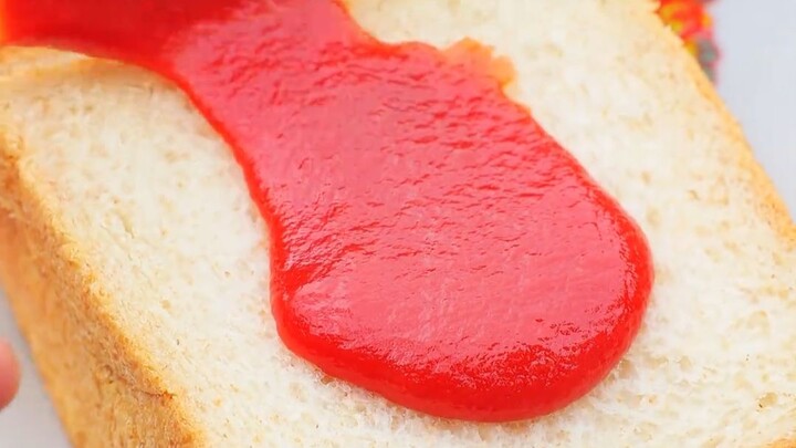 Menurut kalian, roti tawar enak dipadukan dengan apa ya?