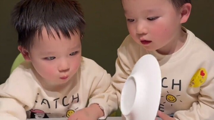 “买两个得了!” “又不是他们俩的 birthday” — who gets my joke, hahaha?