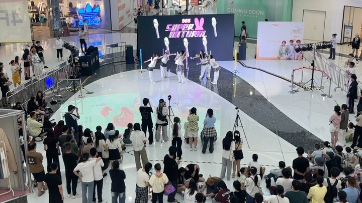 偷偷来看女儿路演