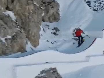 Mau berski atau terjun dari tebing? Pokoknya selama kamu berani, Red Bull siap wujudkan impianmu!