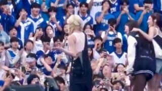 延世大学校庆现场 开麦生唱 金玟庭高音！