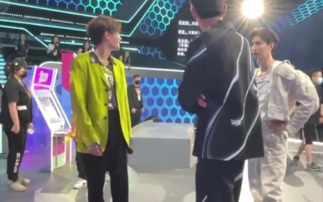 [Tan Jianci] ฉันไม่สามารถอธิบายได้ว่าทำไมฉันไม่เต้นลาตินทั้งๆ ที่ฉันสวมรองเท้าเต้นลาตินคู่นี้ (ปล. เ
