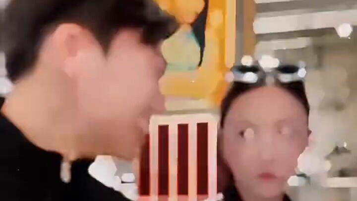 “ความรักของฉันที่มีต่อคุณดังก้องไปทั่วแม่น้ำและทะเลสาบ”