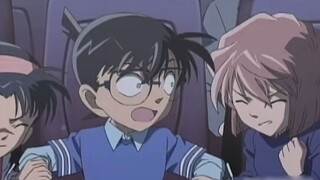 [Conan] Conan's famous harem scene in the cinema with "Ai on the left hand and Ayumi on the right ha