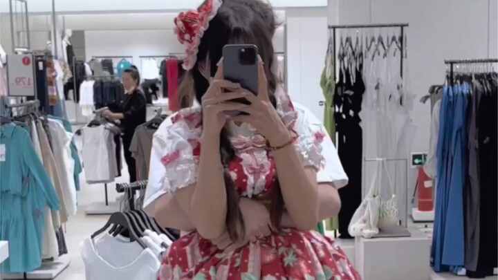 Orang di belakang beneran kayak pake topeng kesakitan nih, gimana nih mobil goyangnya!