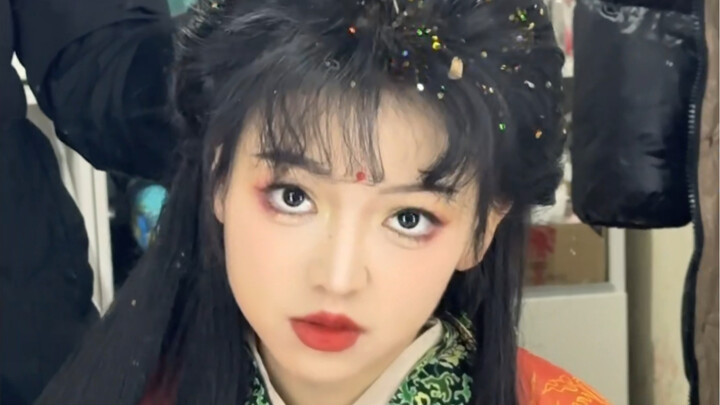 Is Lahong-san a beauty blogger? ? ? ? ? The mobile phone behind-the-scenes video with half of her ha