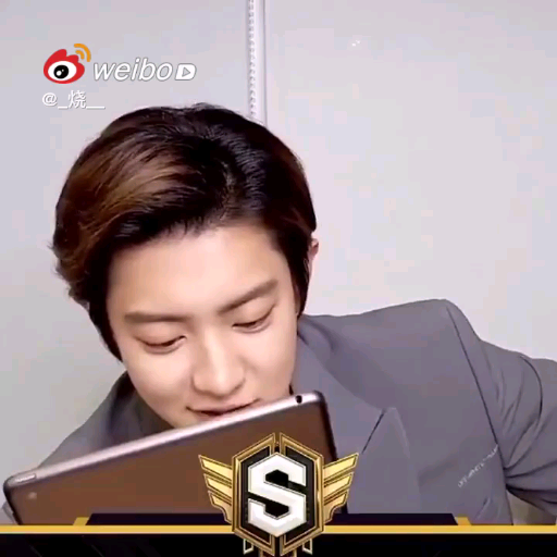 【Chansung livestream trên Huya】“Gần đây học được câu tiếng Trung gì vậy?” “Phát động tấn công”