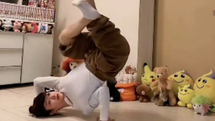 Gadis penari hip-hop berwajah cantik dan bertalenta, latihan seru Bgirl