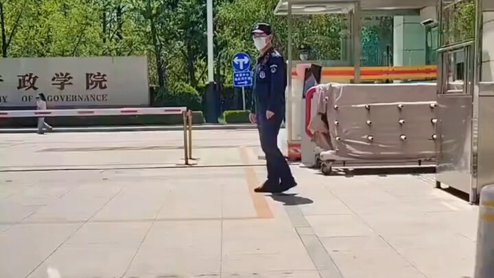 Datang ke Sekolah Partai Komite Sentral CPC