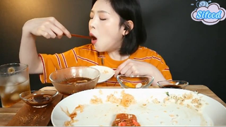 Cơm cá hồi sống, thịt heo chiên xù, mì undon không nóng 8 #amthuc