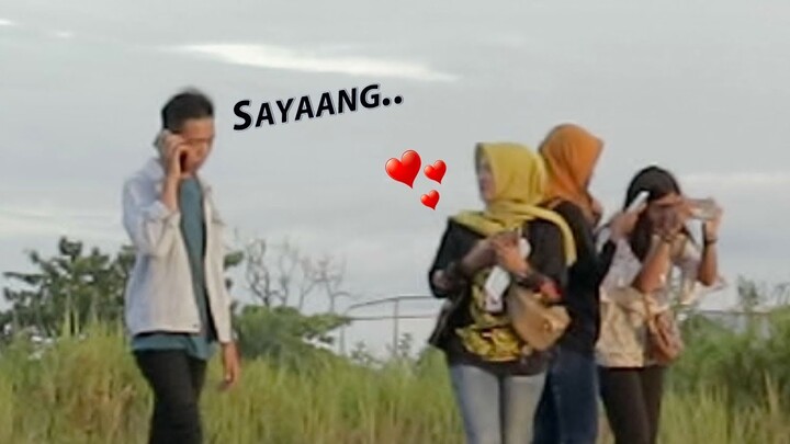 PRANK PURA-PURA MANGGIL ORANG SAYANG SAMPAI GR - PRANK CALL - PRANK INDONESIA