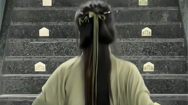 عليك أن تؤمن دائمًا بسحر الأسلوب الصيني الجديد | هكذا تُربِط شعرك عند ارتداء الهانفو