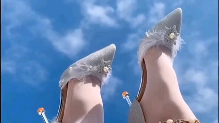 รองเท้าส้นสูงสวยไหม?