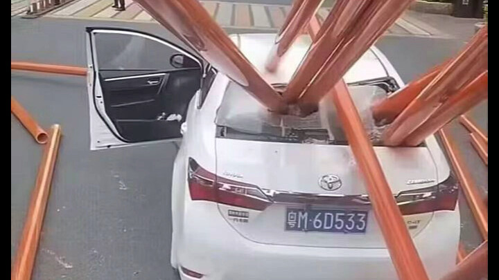 Minh Nhật Hương đau xe