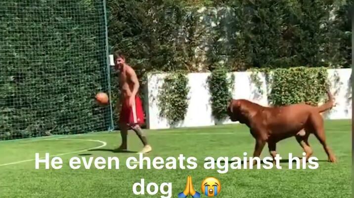 messi even cheats against his dog