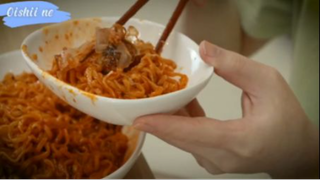 Bánh bạch tụt ăn chung với mì cay phần 1 #mukbang