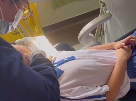 Giáo viên chưa từng gặp, chú lính cứu hỏa cũng bối rối, bác sĩ khoa cấp cứu thì lắc đầu nguầy nguậy 