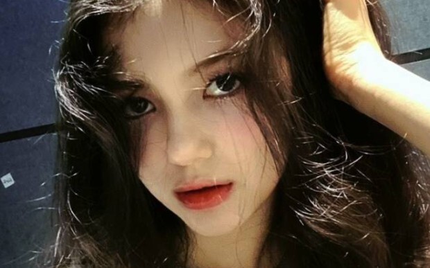 Ever since she debuted with the ultimate “life hair,” people keep saying she’s the only idol whose h