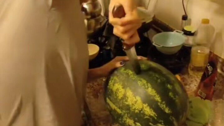 你是第一个切西瓜差点把自己送走的人，安全警告
