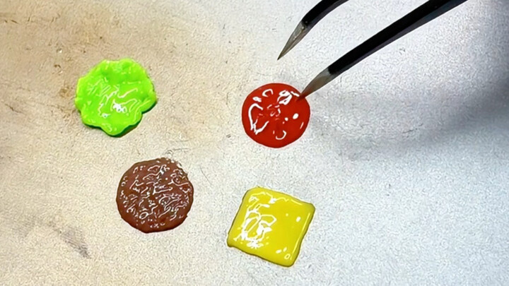 Challenging myself to make a hamburger out of Hama beads—turns out food toys are this easy?
