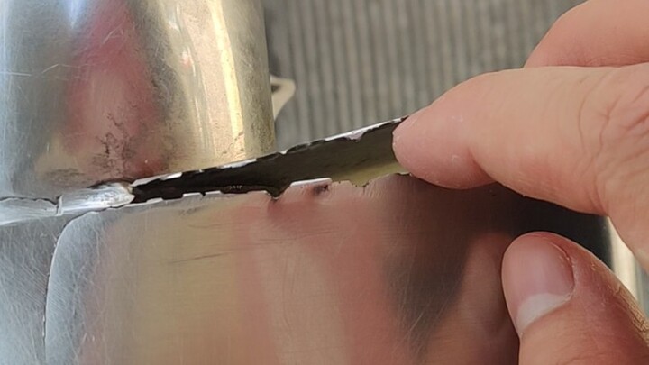 I just scratched it, and my pants seem to be ripped on the butt... But it’s not exactly convenient t