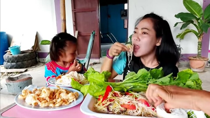 ตำซั่วปูปลาร้า แคบหมูค่ะ กินส้มตำแก้ง่วง