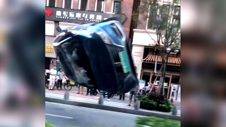 Dường như có thứ gì đó bay tới, liệu kiếp sau tôi cần phải chú ý những gì?