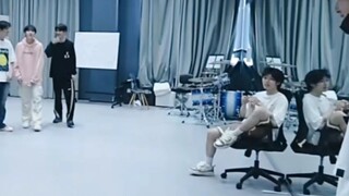 Teacher Liu Jun's "Absolute Easter Egg". In Episode 9981, "Easter Egg", we finally got to take pictu