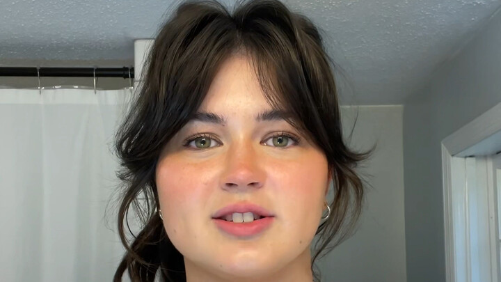 Tôi cũng không thể ngừng ngắm kiểu tóc của cô ấy! Đẹp quá đi mất!