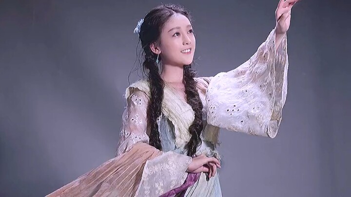 Chị gái thì làm gì có ý đồ xấu chứ? Chị chỉ thấy em thơm thôi mà!