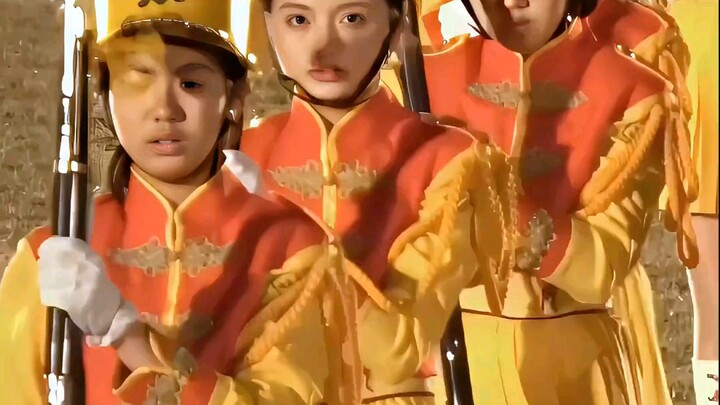 ทีมเชิดหน้าชูตาของโรงเรียนมัธยมหญิงจิ่งเหมยโชว์สุดตระการตา ชวนคุณสัมผัสเสน่ห์อันแตกต่างของสาวนักเรีย