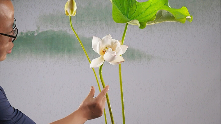 Branches should follow a unified direction and flow naturally to look beautiful #FloralArrangement #