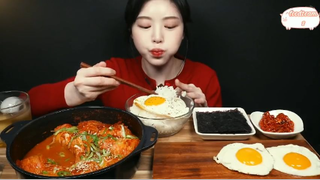 Cơm kim chi cuộn thịt ba rọi hầm cay kèm trứng ốp la 1 #amthuc