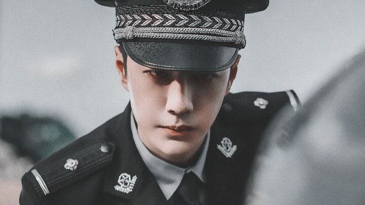“Report! The top dog of the uniform world has arrived! So incredibly handsome!” [Ice Rain and Fire |