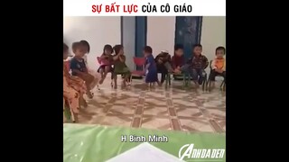 Sự Bất Lực Của Cô Giáo