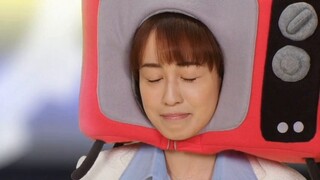 "Kamen Rider Build" super battle DVD form appears, becoming bigger and beating up monsters.