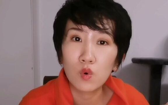 Why is the "open-crotch pants" trend such a great trend?