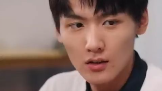 Gadis baru ejek cowok populer di depan umum—dia dengar, jadi tertarik