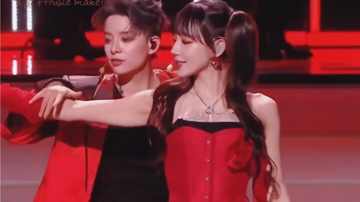 الحب مثل النار: إعادة توزيع أغنية "Trouble Maker" | تشنغ شياو | أمبر ليو يييون