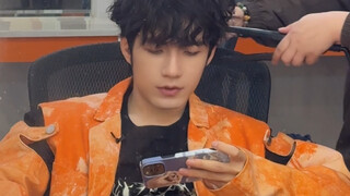 Zhang Ge, who is diligently practicing dance moves 🐒