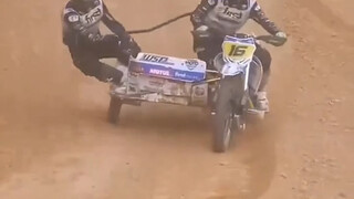 踩死油门，就是冲